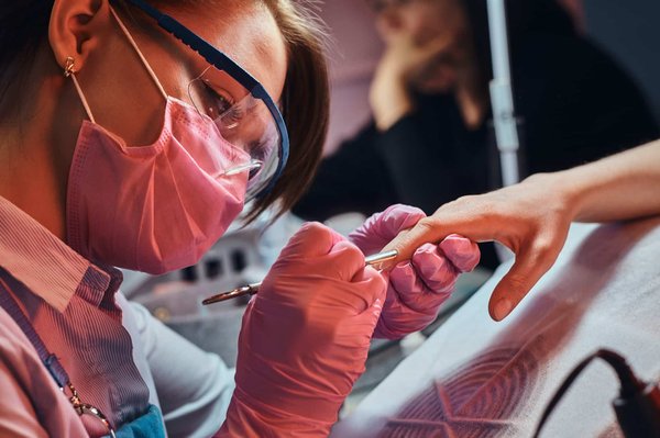 Quelle est la meilleure façon de traiter les cuticules sèches sans couper?